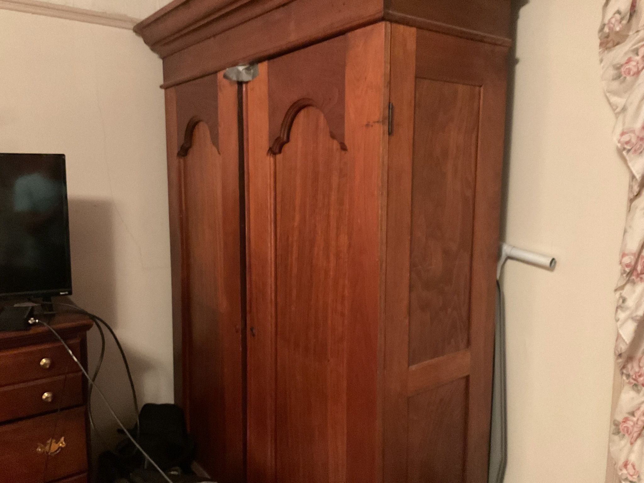 Armoire Oakwood over 100 years old