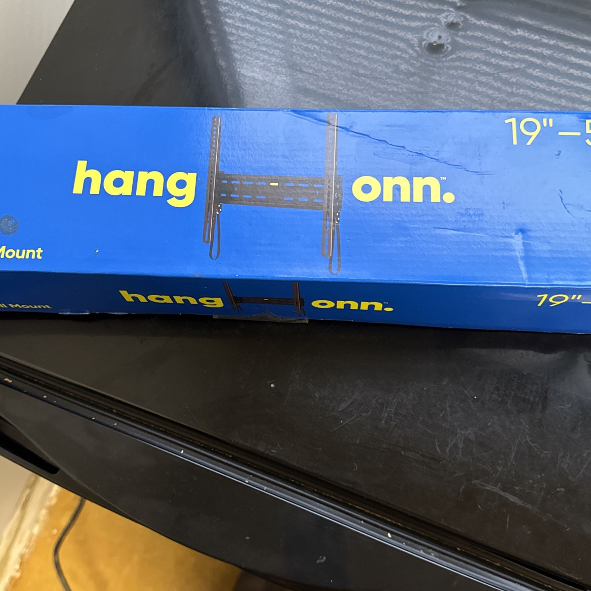 19” To 50” Tilting TV Wall Mount
