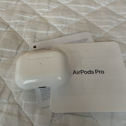 Apple AirPods PRO 1st Generation  READ