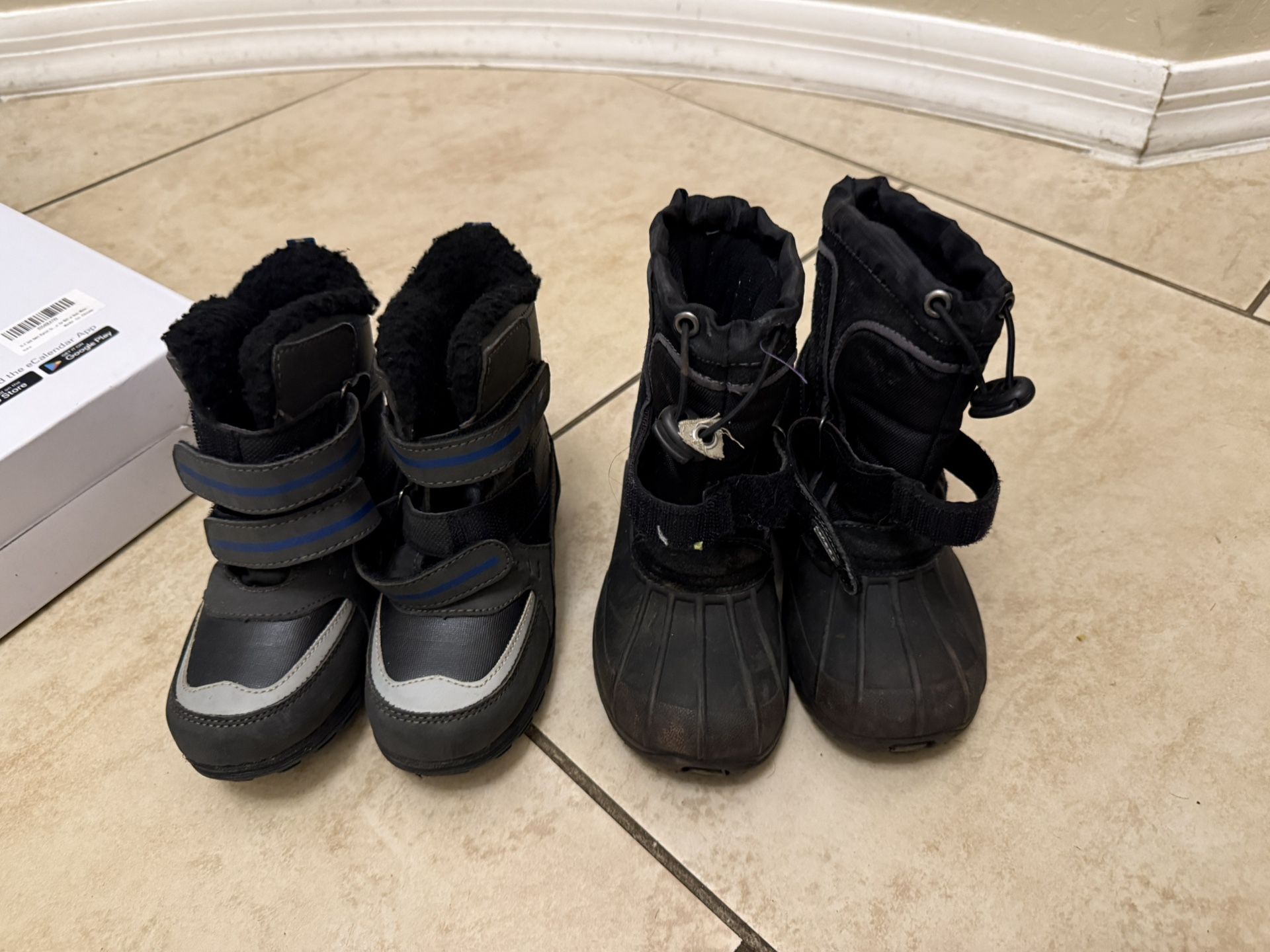 Kids Snow boots Totes Size 9 And Size 10