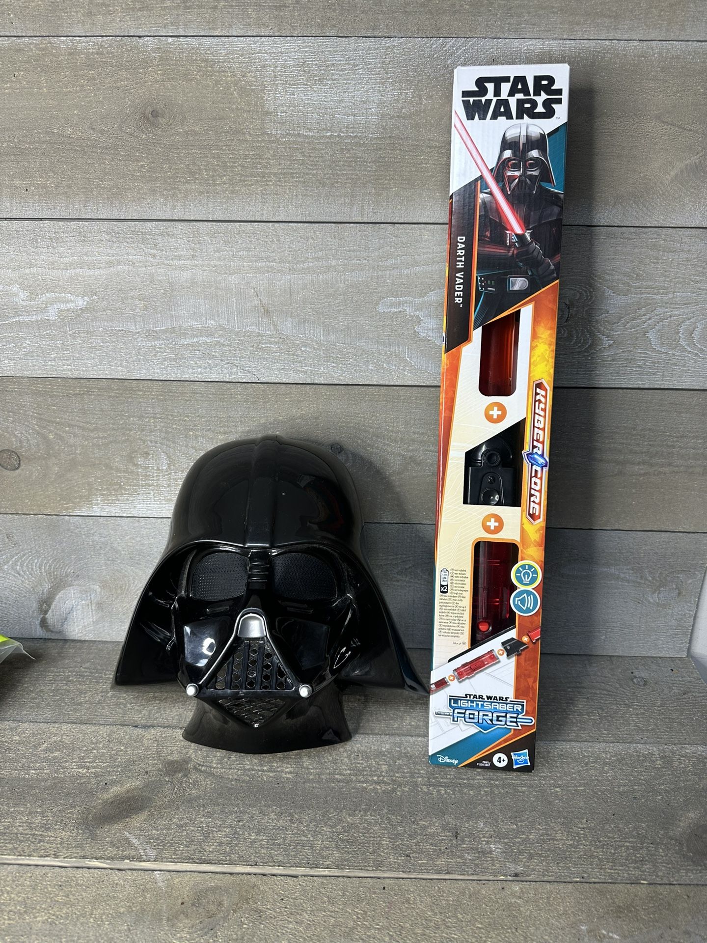Star Wars Lightsaber Forge Kyber Core Darth Vader Red Electronic New & Mask