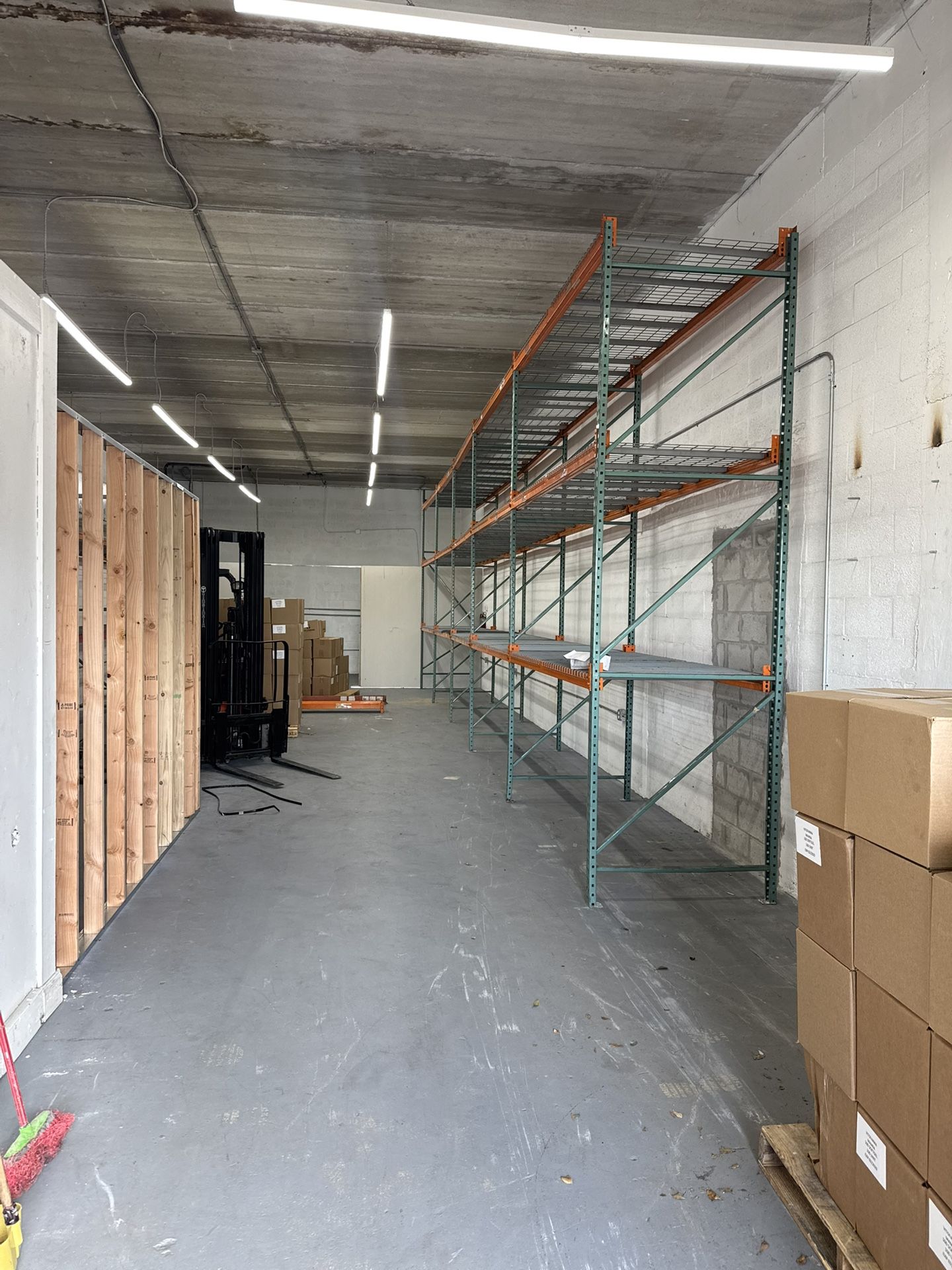 PALLET RACKS POSITION NEW AND USED CONDITION