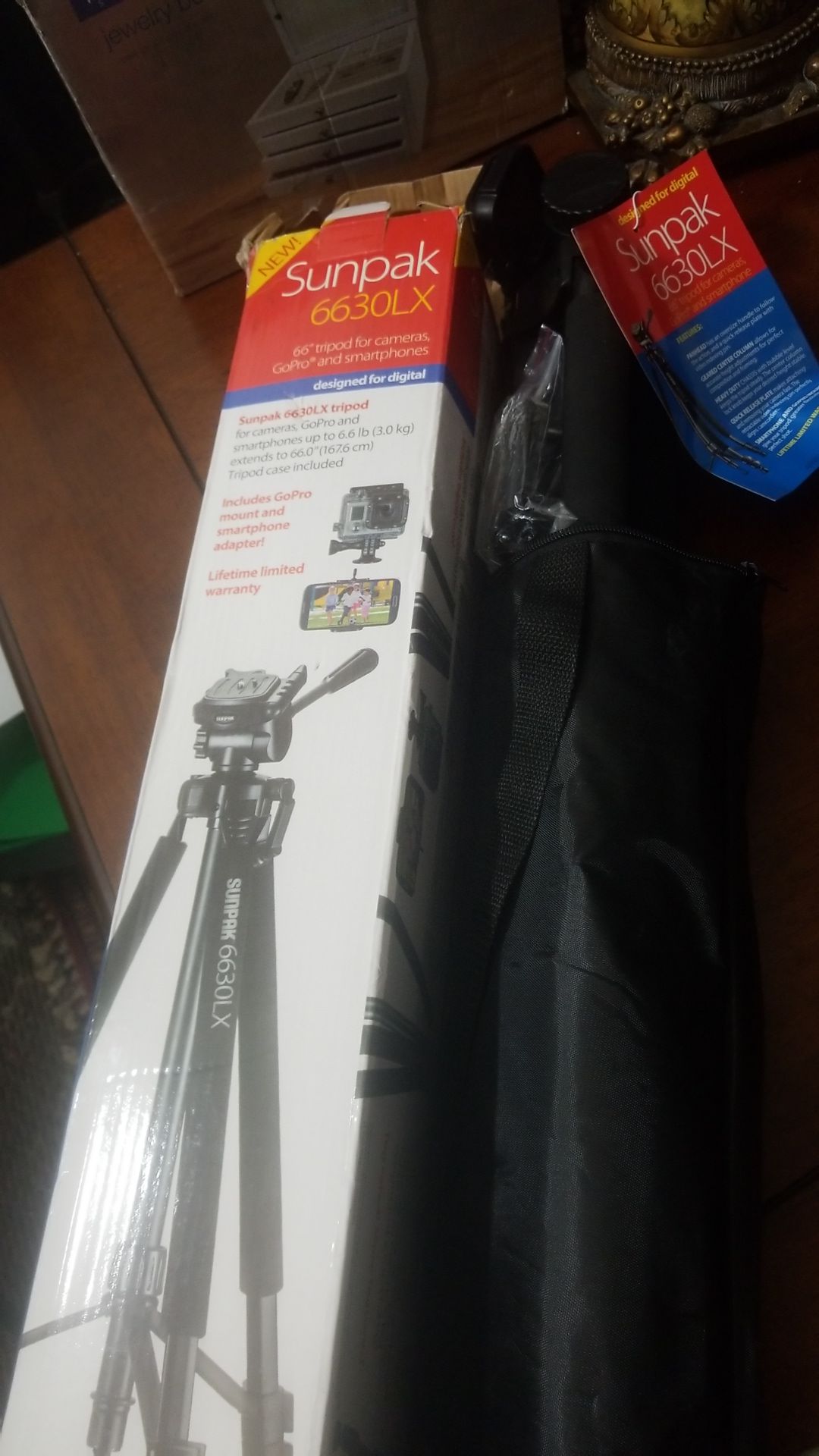 Brand new proffesional tripod for cameras , smart phones and gopro