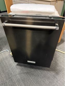 DISHWASHER (KitchenAid)