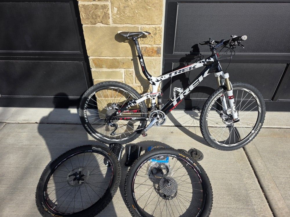 2012 Trek Top Fuel 9.9 SSL Carbon 19.5" Large 26" collector item Mountain bike extra wheels <21 lbs