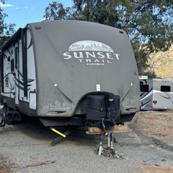 Sunset Trail ST32FR (2012 by CrossRoads RV)