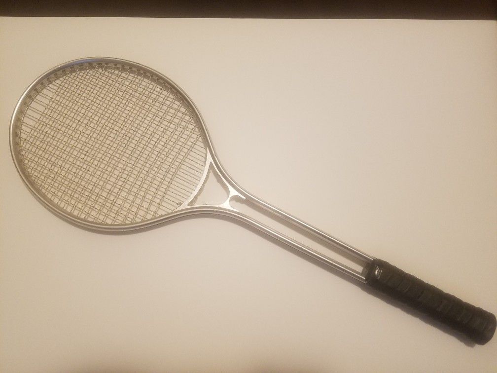 Add in T-1200 metal tennis racket