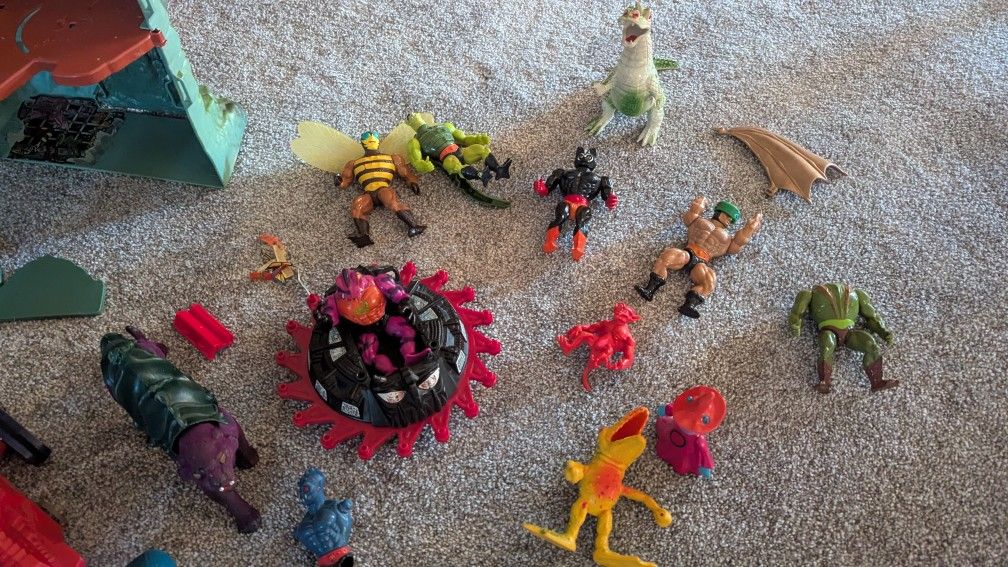 He -Man Castle And Extra Items