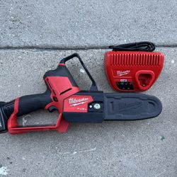 Milwaukee M12 Hatchet Saw