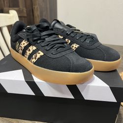 Adidas Womens Shoe (new) 8 1/2 
