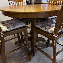 Kitchen/Dining Table with Chairs