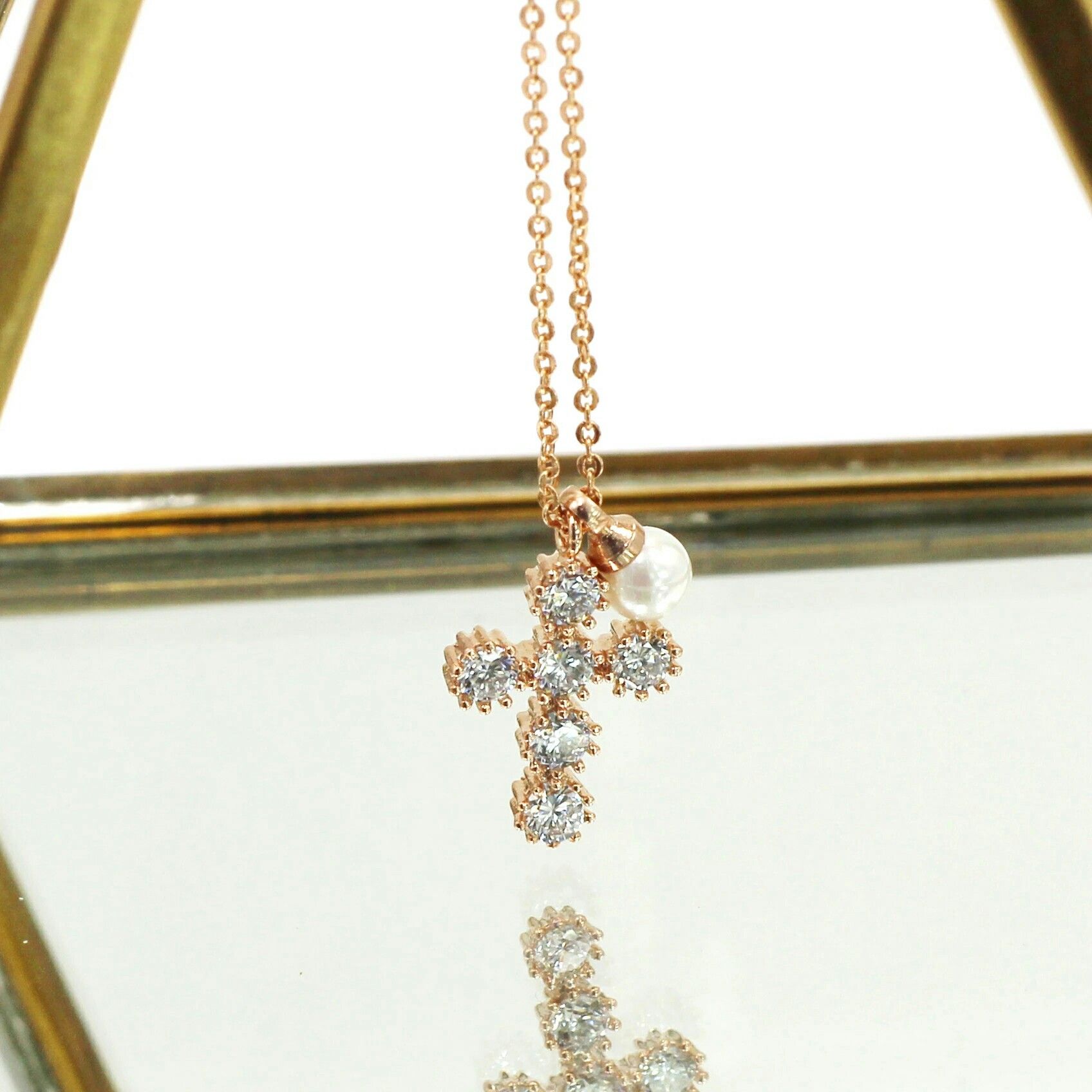 Fashion mini cross crystal pearl necklace