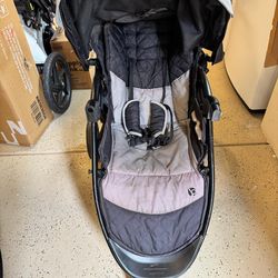 Baby stroller for sale. Clean and in good condition. Works perfectly. Asking $20 Pickup in San Ramon.