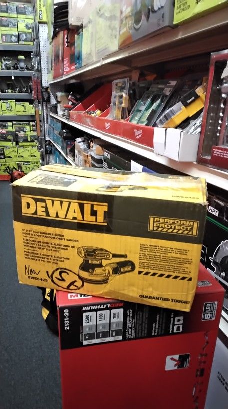 DEWALT 5" (127 mm) VARIABLE SPEED HOOK & LOOP RANDOM ORBIT SANDER 
