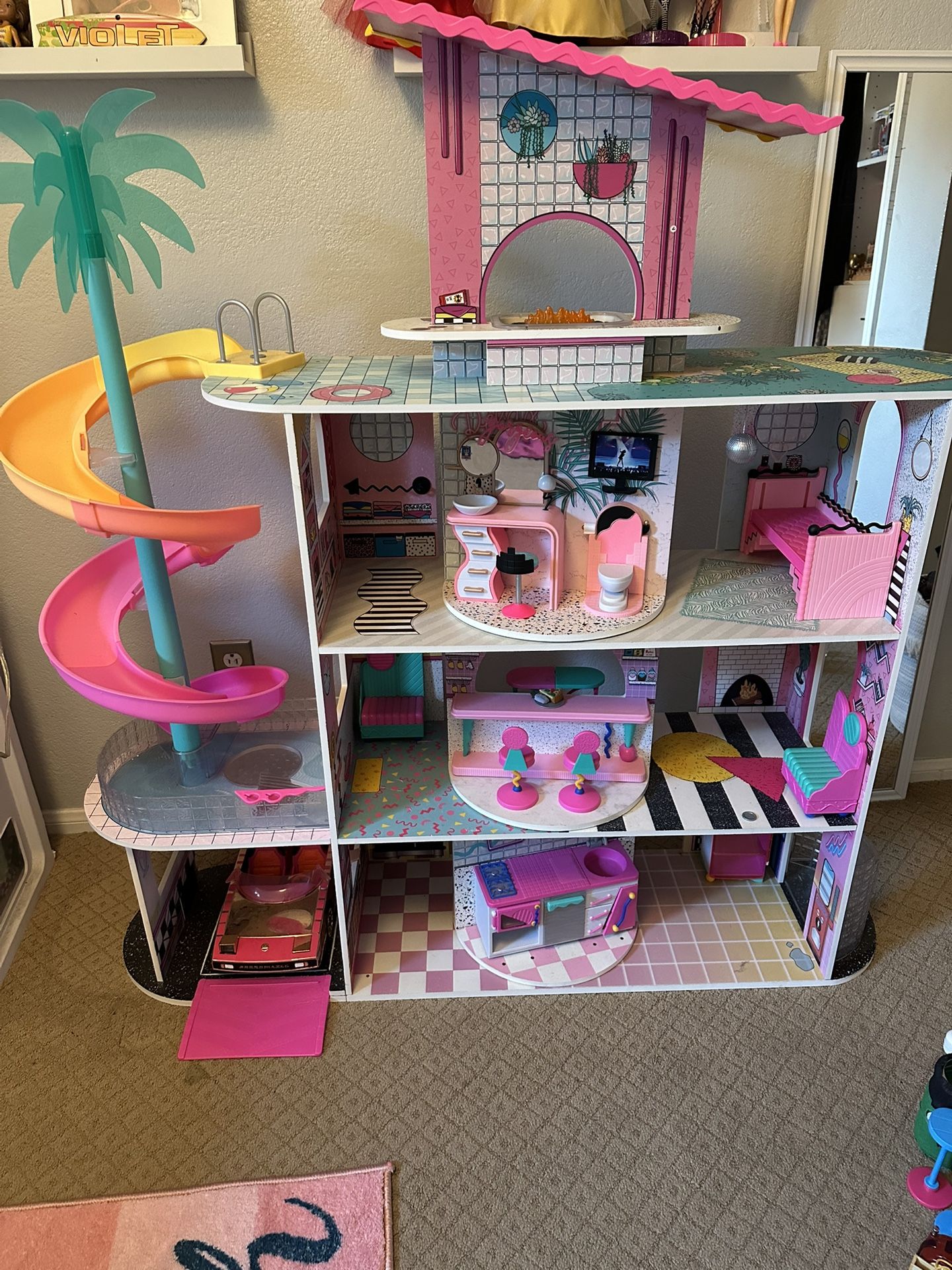 LOL/OMG House Of surprises