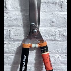 Fiskars 23 in. Power-Lever Softgrip Hedge Shears