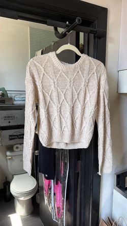 Cute, lightweight cable knit sweater!  Beige color.  Size Medium.  Like new!  Cash only.  Pick up only.