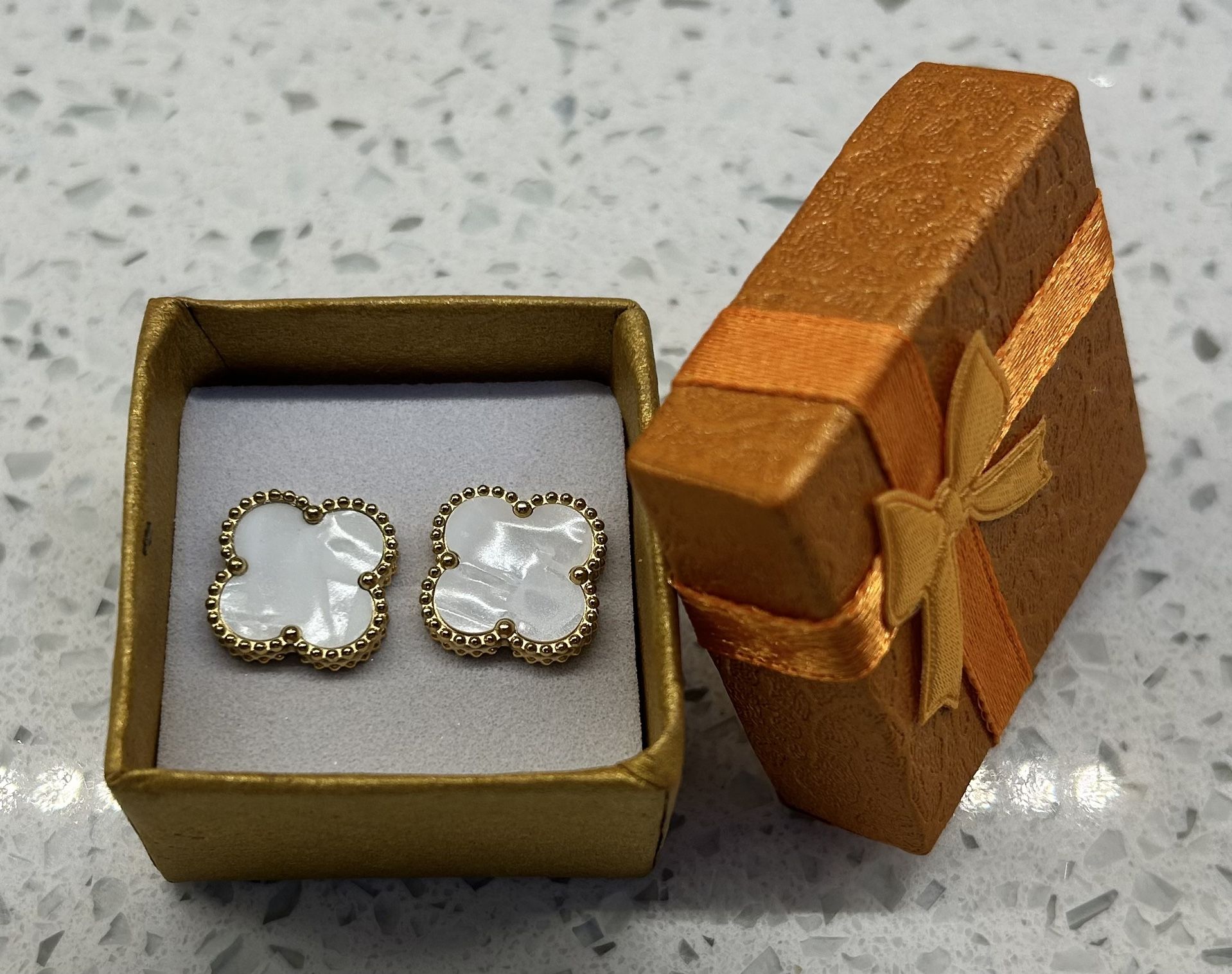 Van Cleef Look Alike Minimalist Womens Earrings With Gift Box