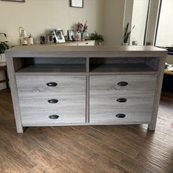 Great TV Stand/cabinets 