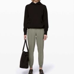 🍋LIKE NEW Lululemon Green Jogger Pants  8