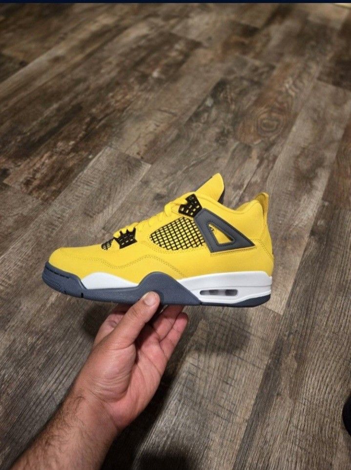 Jordan 4 Lightning