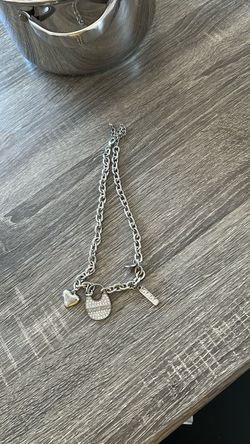 Bebe necklace with little glistening diamonds