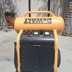 Dewalt 4.5 Gallon 225 Psi Air Compressor 