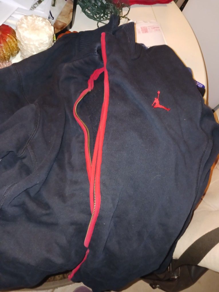 NEW JORDAN SZ MED SWEATER JACKET ZIP UP FRONT BLACK AN RED TRIM 15 FINAL PRICE