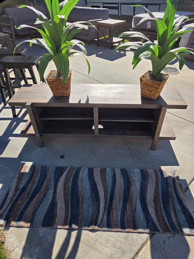 TV Stand With Shelves