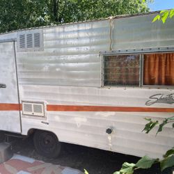 1964   16 Ft Shasta Travel Trailer