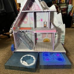 LOL Surprise WINTER DISCO CHALET Doll House . 