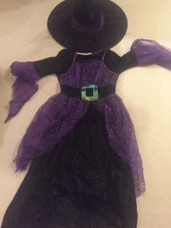Girl's witch Halloween costume