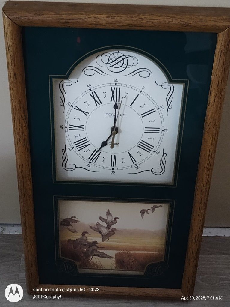 Vintage Ingraham Ducks Flying Over Pond Quartz Glass Front Wall Hanging Clock