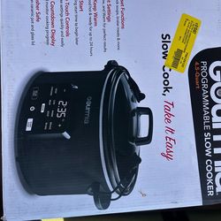 Gourmia Programmable Slow Cooker 4.5 Qt with Digital Controls and Auto Keep Warm, Black