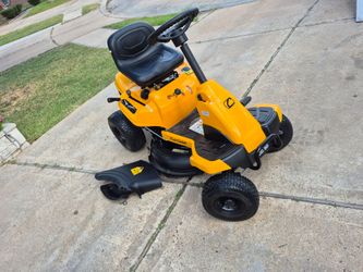 Cut cadet 30 in. 10.5 HP Briggs and Stratton Engine 6-Speed Manual Drive Gas Rear Engine Riding Mower with Mulch