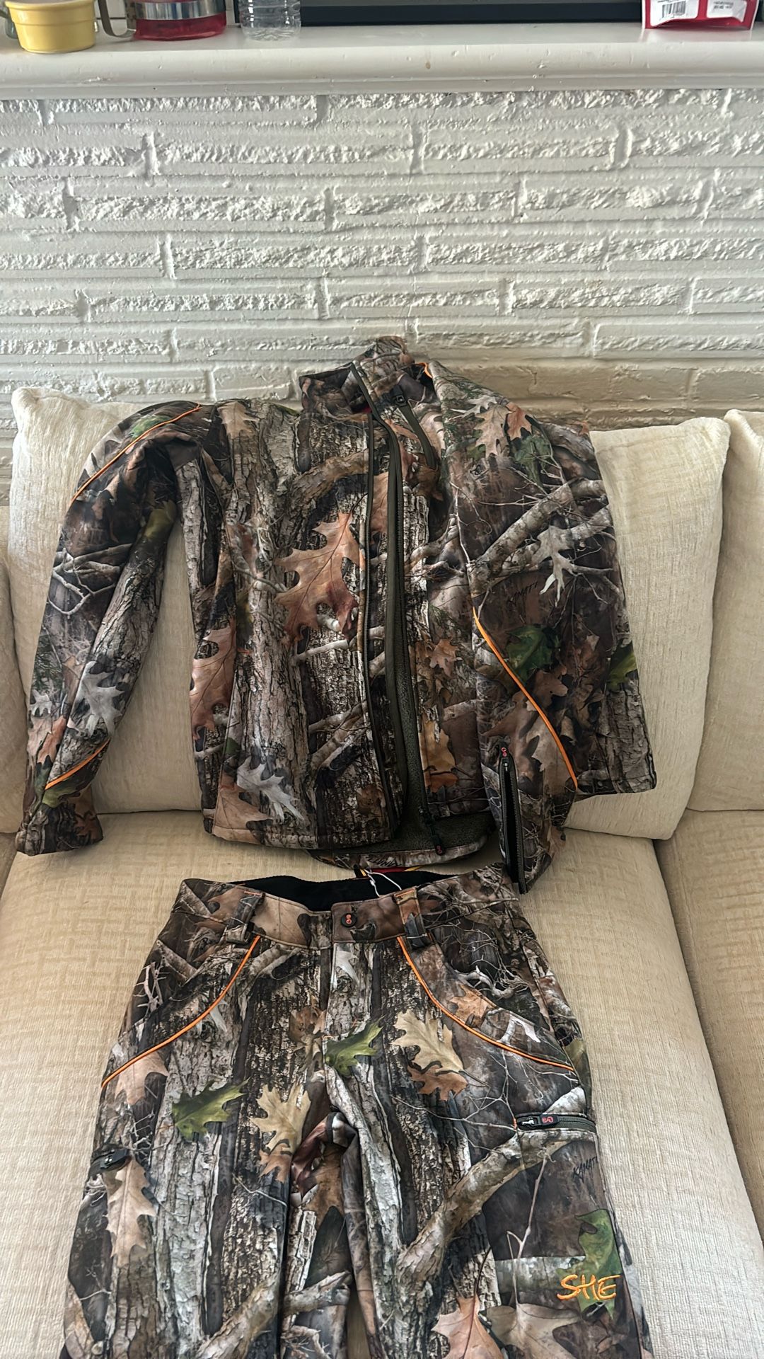 Women’s Camo Pants And Coat