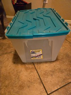 Plastic container