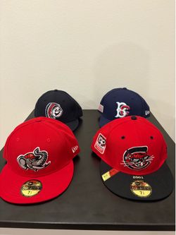 BRAND NEW 7 1/2 NEW ERA FITTEDS