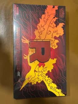 Pokémon Team Rocket's Moltres ex Ultra-Premium Collection