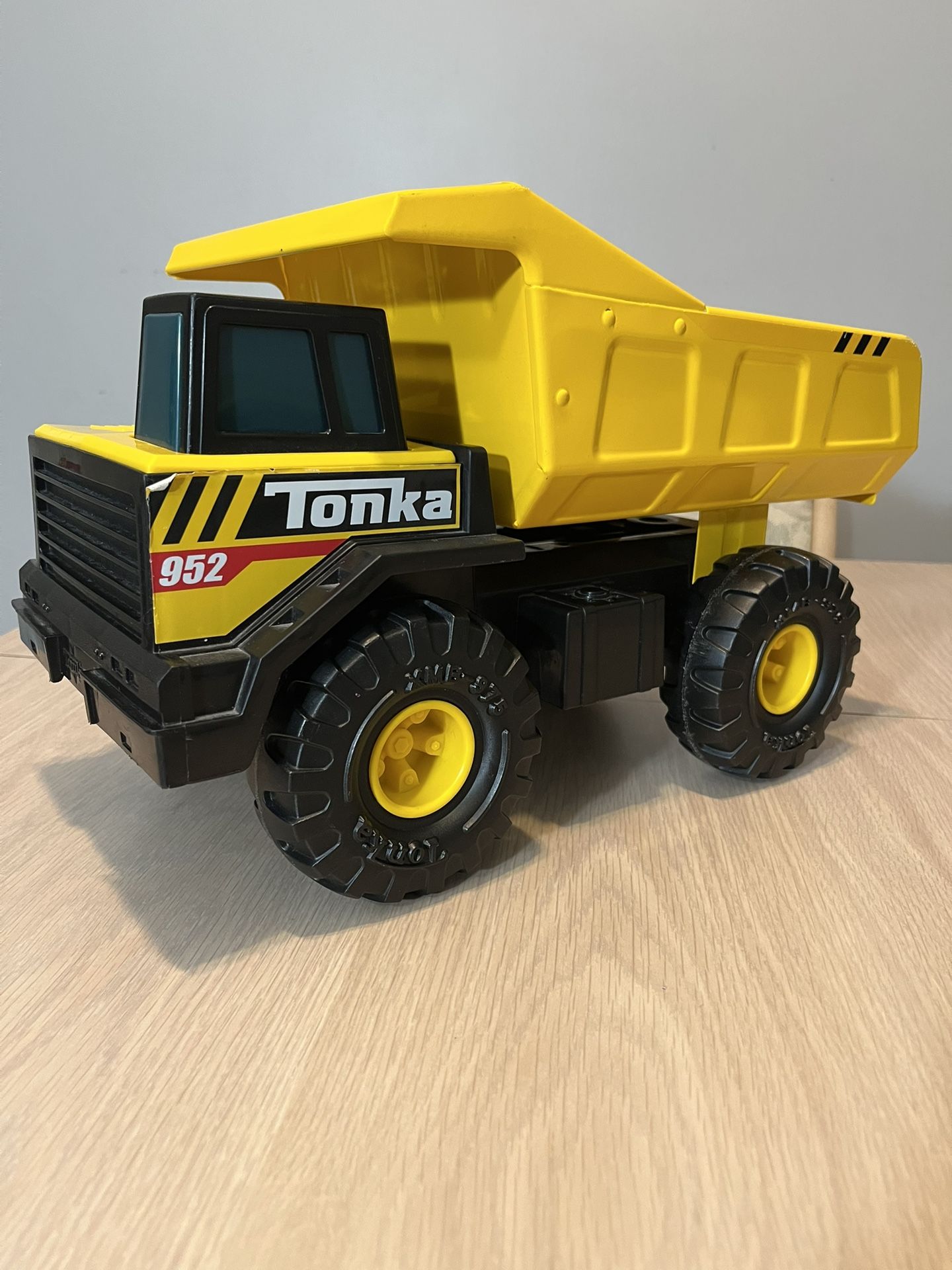 Tonka 952 Steel Dump Bed