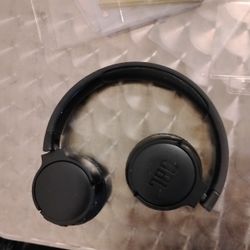 JBL BLUETOOTH WIRELESS HEADPHONES 