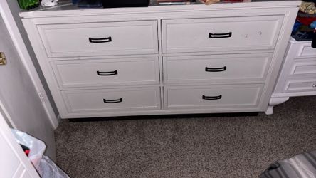 6 drawer Dresser