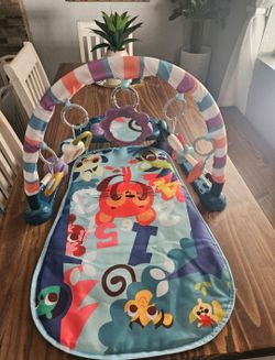 Play gym/ activity gym/ baby playmat/Cash Only