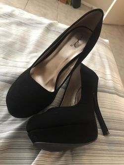 Black quipid heel