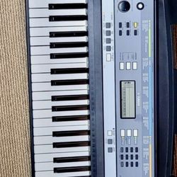 YAMAHA YPT-240 MUSICAL KEYBOARD 75$