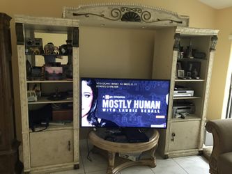 Entertainment center