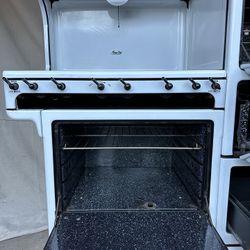 1930s Magic Chef Antique Stove, in White 