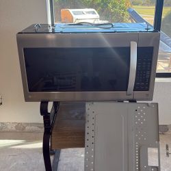 LG Microwave  - Model LMV 2031 sat