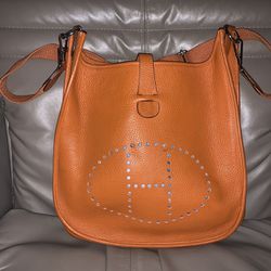 Pebbled Grain Leather Messenger Bag