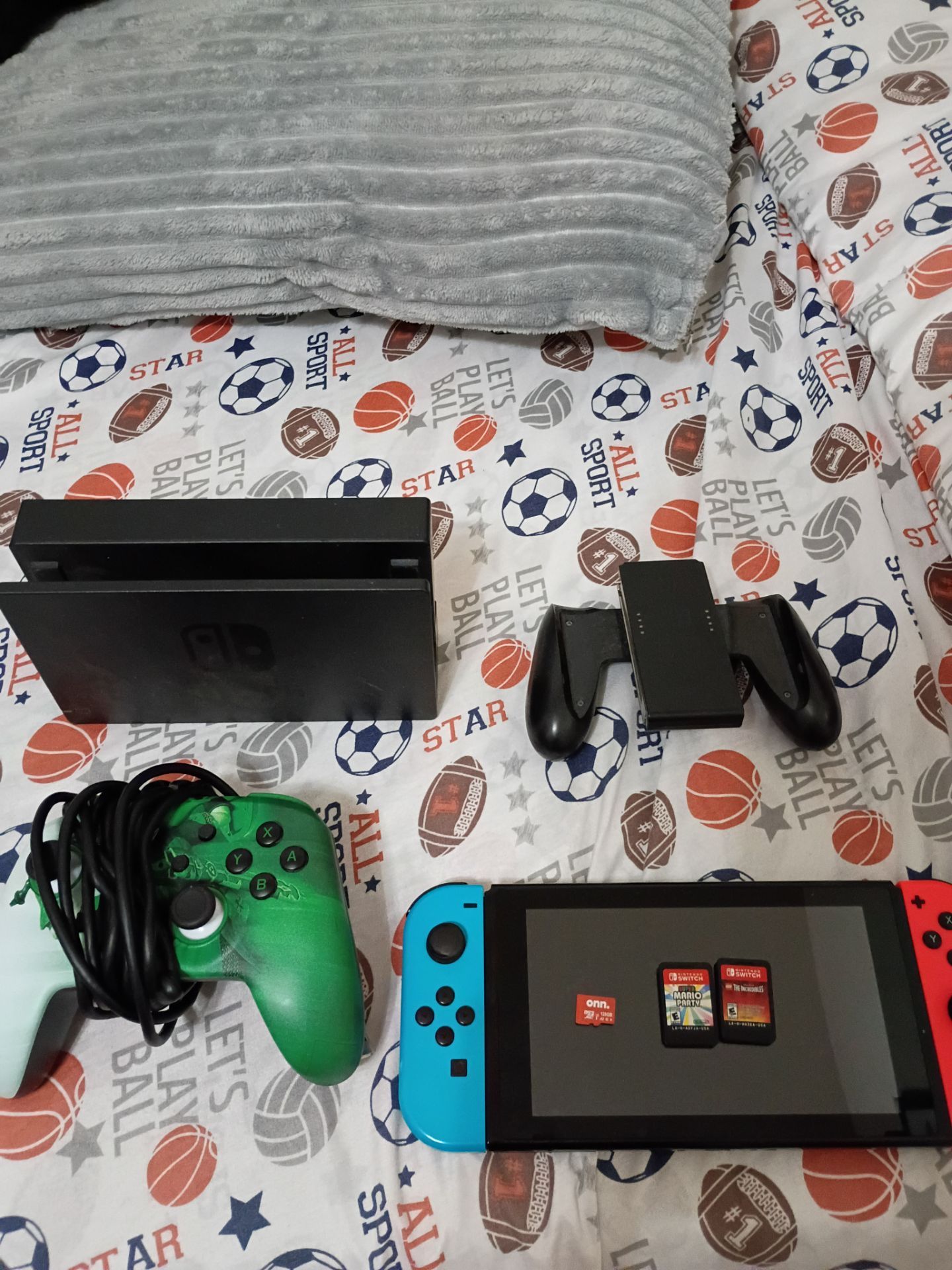 Nintendo Switch, Blue and Red